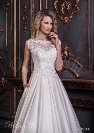 Wedding dress with appliques on the bodice-2
